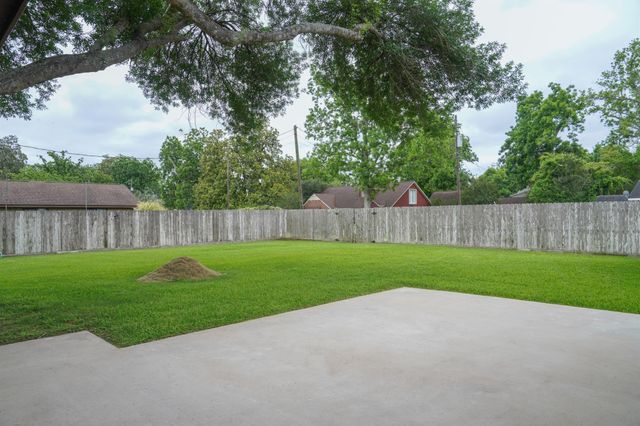 115 Neal Road, Wharton, TX 77488