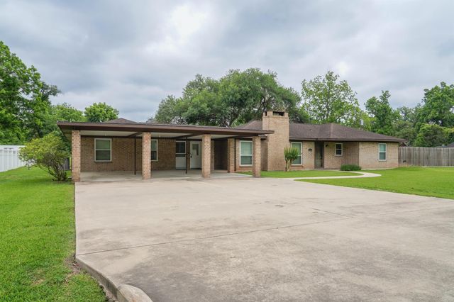 115 Neal Road, Wharton, TX 77488