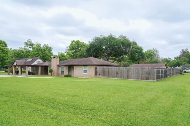 115 Neal Road, Wharton, TX 77488