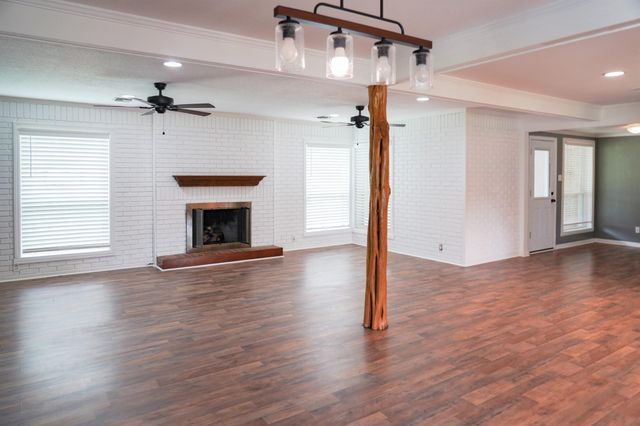 115 Neal Road, Wharton, TX 77488