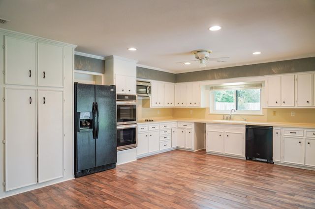 115 Neal Road, Wharton, TX 77488