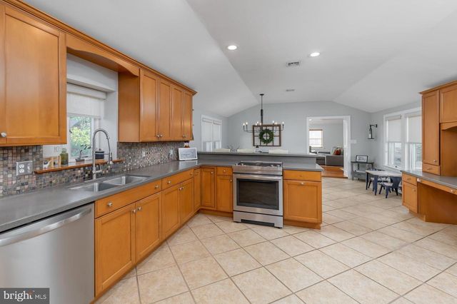 208 N MARION AVE, Wenonah, NJ 08090