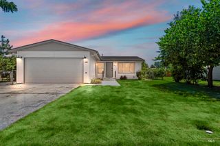 608 S De Clark Ave, Emmett, ID 83617