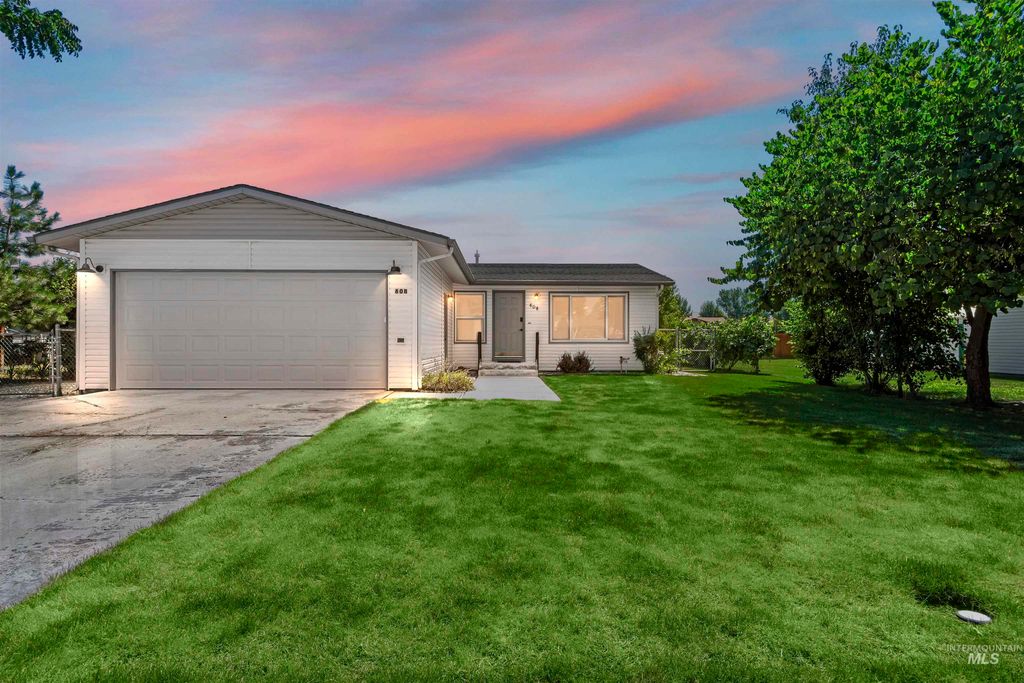 608 S De Clark Ave, Emmett, ID 83617