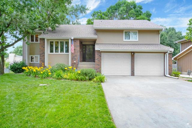 2105 Farmingdale Ct, Manhattan, KS 66503