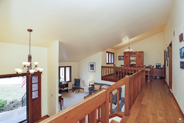 2105 Farmingdale Ct, Manhattan, KS 66503