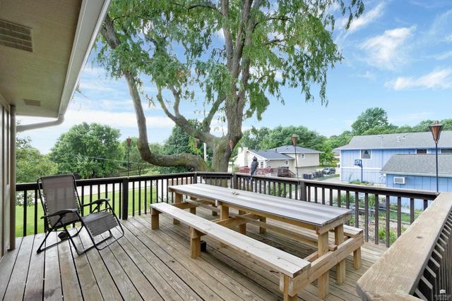 2105 Farmingdale Ct, Manhattan, KS 66503