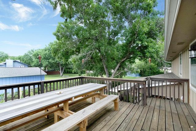 2105 Farmingdale Ct, Manhattan, KS 66503