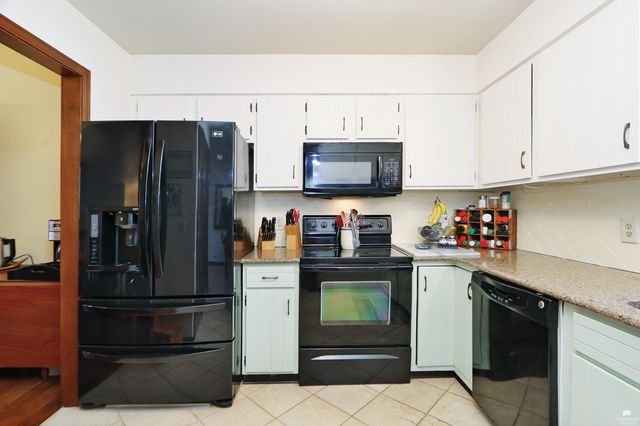 2105 Farmingdale Ct, Manhattan, KS 66503