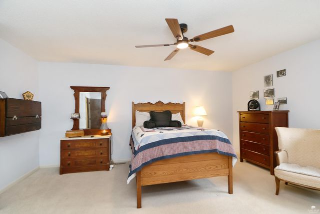 2105 Farmingdale Ct, Manhattan, KS 66503