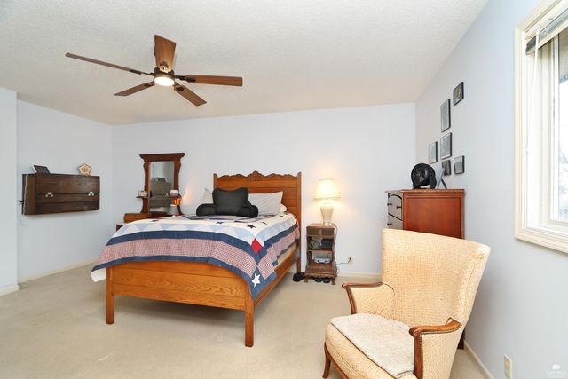 2105 Farmingdale Ct, Manhattan, KS 66503