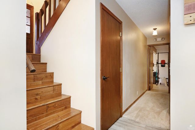 2105 Farmingdale Ct, Manhattan, KS 66503