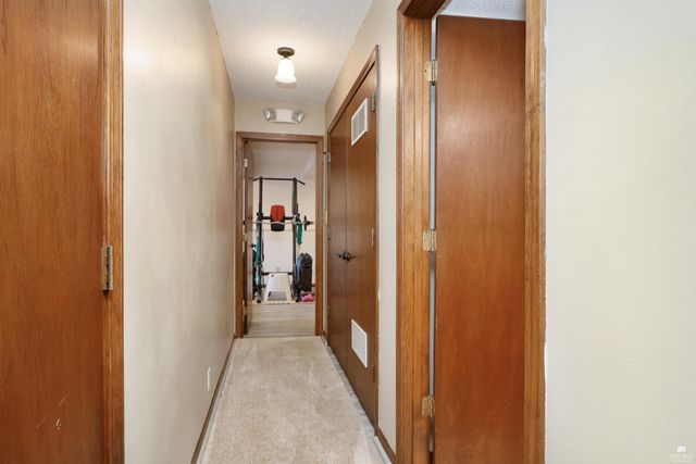 2105 Farmingdale Ct, Manhattan, KS 66503