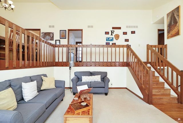 2105 Farmingdale Ct, Manhattan, KS 66503