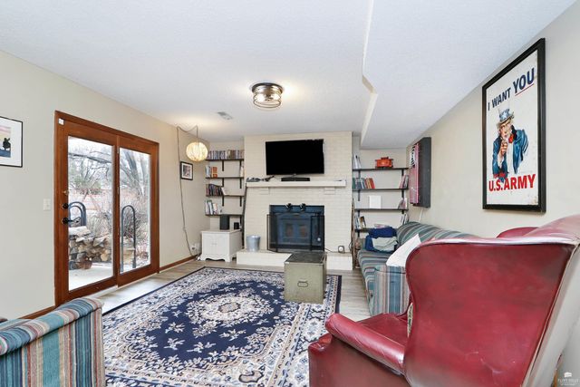 2105 Farmingdale Ct, Manhattan, KS 66503