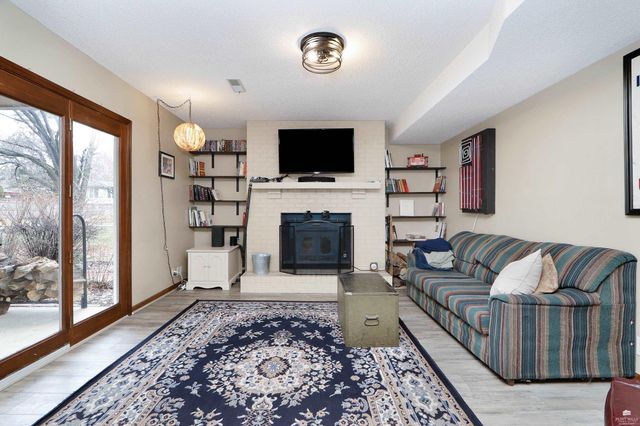 2105 Farmingdale Ct, Manhattan, KS 66503