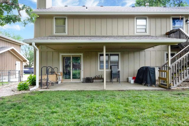 2105 Farmingdale Ct, Manhattan, KS 66503