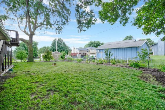 2105 Farmingdale Ct, Manhattan, KS 66503