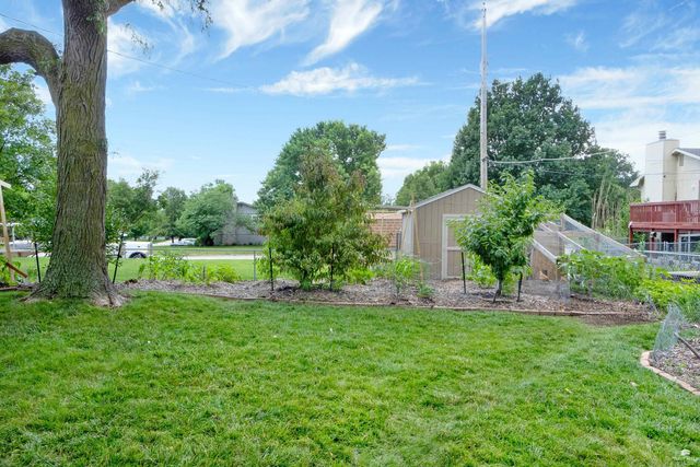 2105 Farmingdale Ct, Manhattan, KS 66503