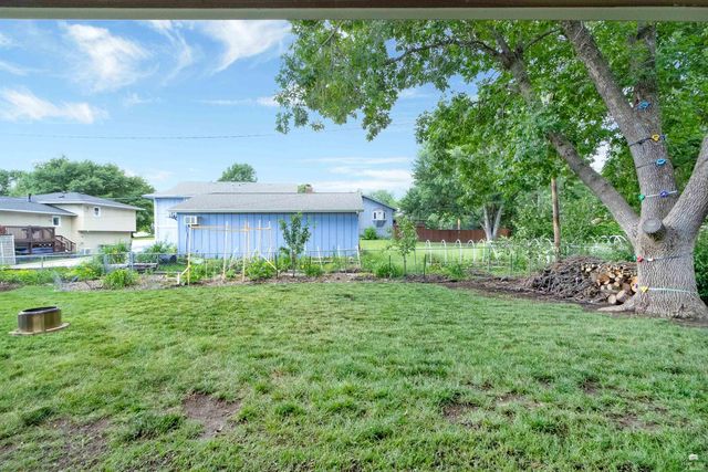 2105 Farmingdale Ct, Manhattan, KS 66503