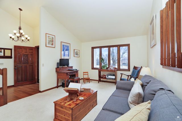 2105 Farmingdale Ct, Manhattan, KS 66503