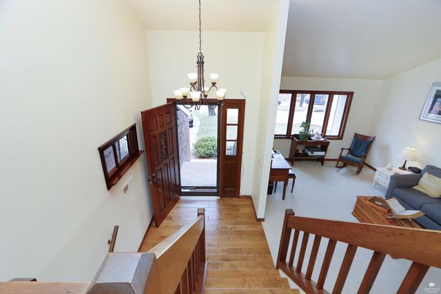 2105 Farmingdale Ct, Manhattan, KS 66503