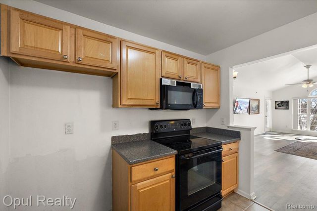 28263 Oakmonte Circle, Lyon Charter Township, MI 48165