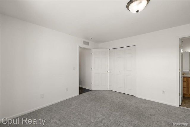 28263 Oakmonte Circle, Lyon Charter Township, MI 48165