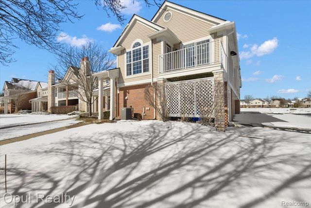 28263 Oakmonte Circle, Lyon Charter Township, MI 48165