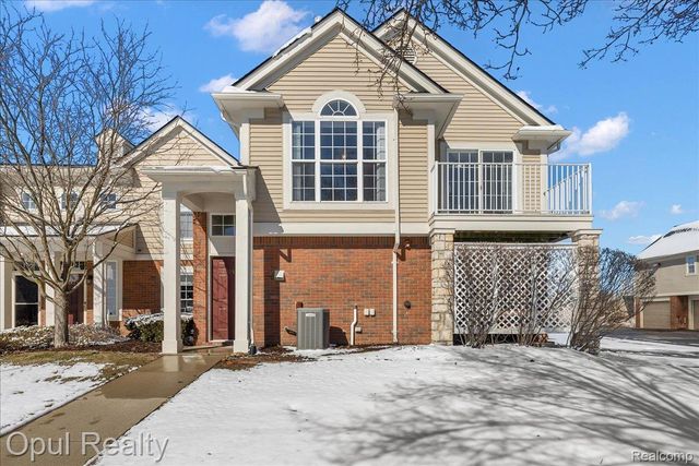 28263 Oakmonte Circle, Lyon Charter Township, MI 48165