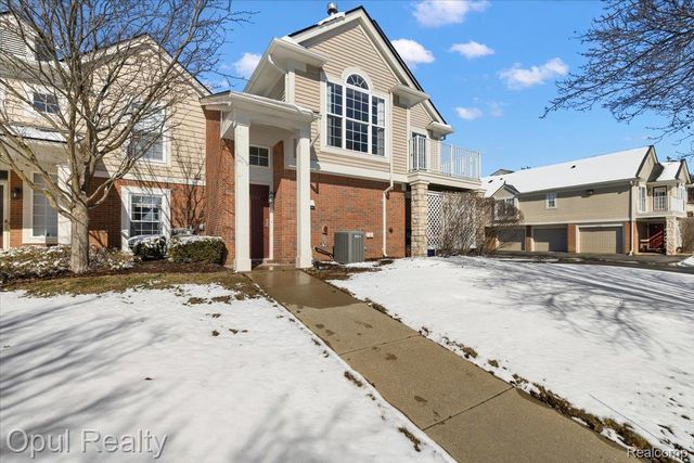 28263 Oakmonte Circle, Lyon Charter Township, MI 48165