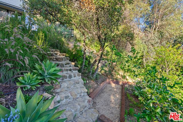 20784 Medley Lane, Topanga, CA 90290