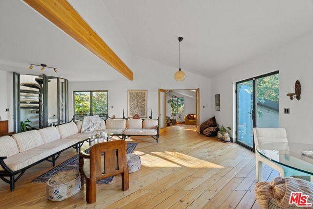 20784 Medley Lane, Topanga, CA 90290