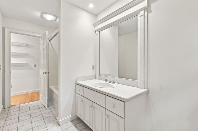 24 Ridge Rd, Hampden, MA 01036