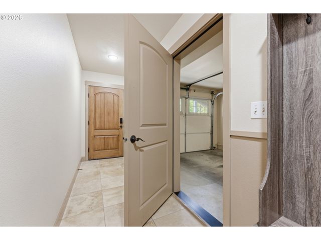1906 Ne 48TH Way, Hillsboro, OR 97124