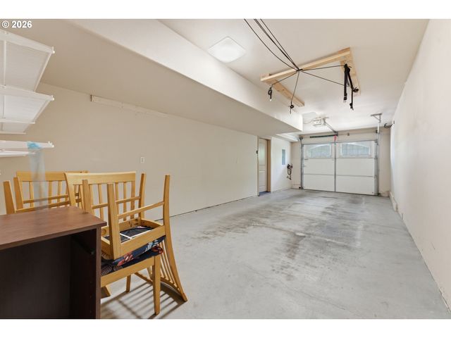 1906 Ne 48TH Way, Hillsboro, OR 97124