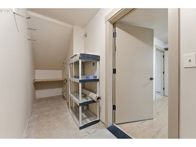 1906 Ne 48TH Way, Hillsboro, OR 97124