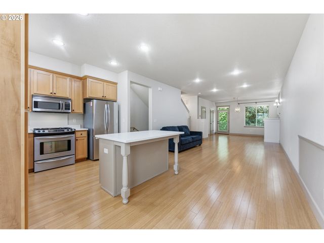 1906 Ne 48TH Way, Hillsboro, OR 97124