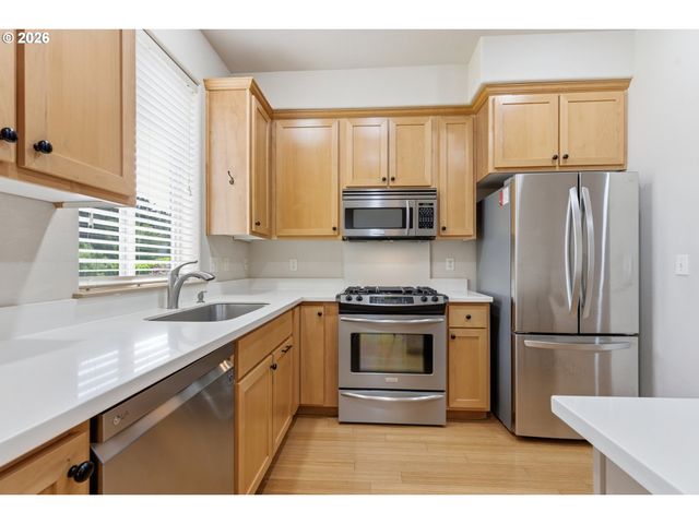 1906 Ne 48TH Way, Hillsboro, OR 97124