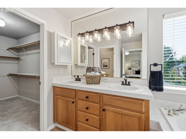 2174 Ne 13TH Ave, Hillsboro, OR 97124