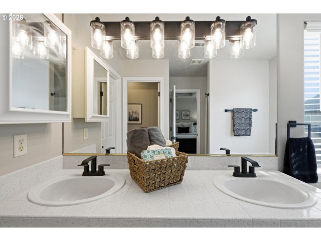 2174 Ne 13TH Ave, Hillsboro, OR 97124