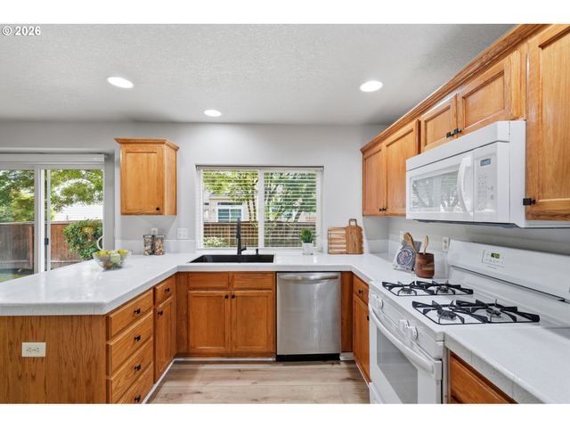 2174 Ne 13TH Ave, Hillsboro, OR 97124