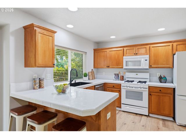 2174 Ne 13TH Ave, Hillsboro, OR 97124