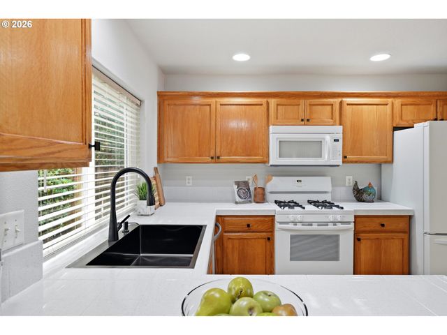 2174 Ne 13TH Ave, Hillsboro, OR 97124