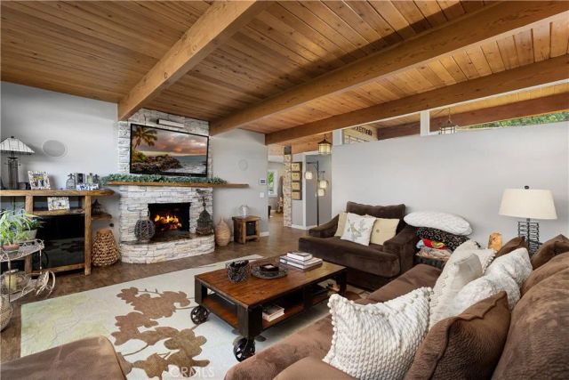 1107 Sandhurst Lane, La Verne, CA 91750