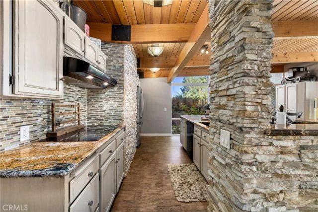 1107 Sandhurst Lane, La Verne, CA 91750