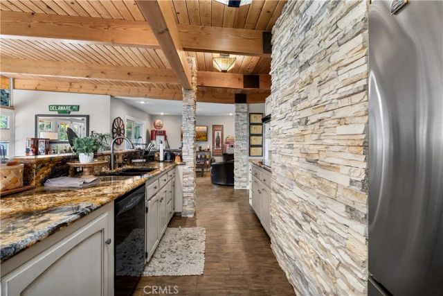 1107 Sandhurst Lane, La Verne, CA 91750