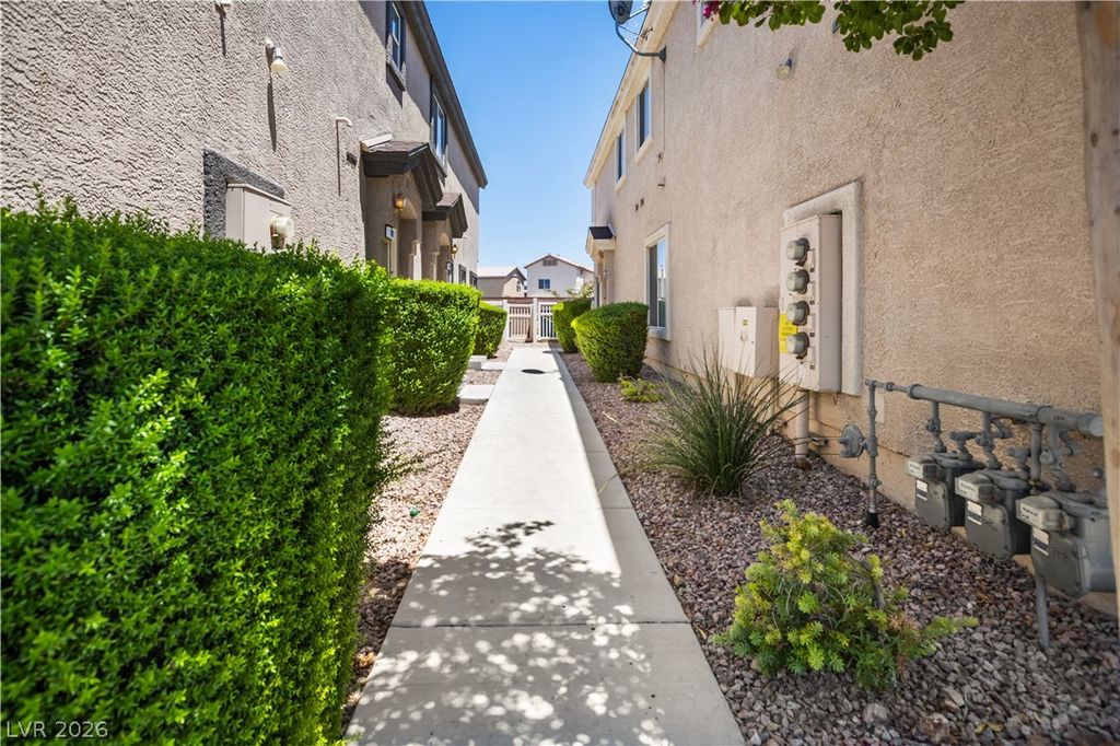 4616 Snake Eyes Street 102, Las Vegas, NV 89122 — photo 2