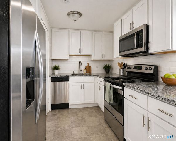 69 Seaver Circle, Bridgeport, CT 06606