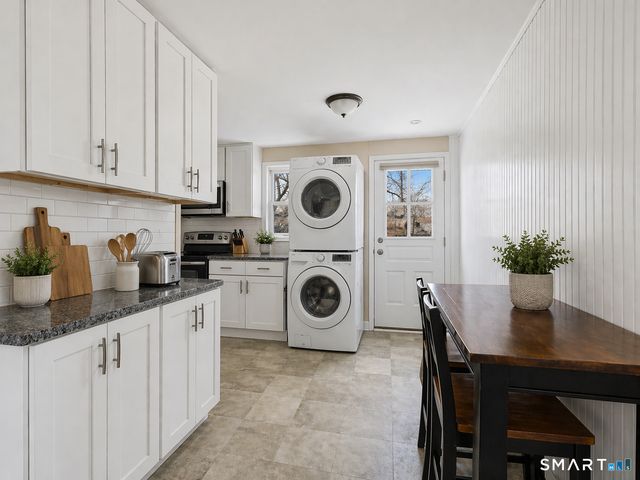 69 Seaver Circle, Bridgeport, CT 06606